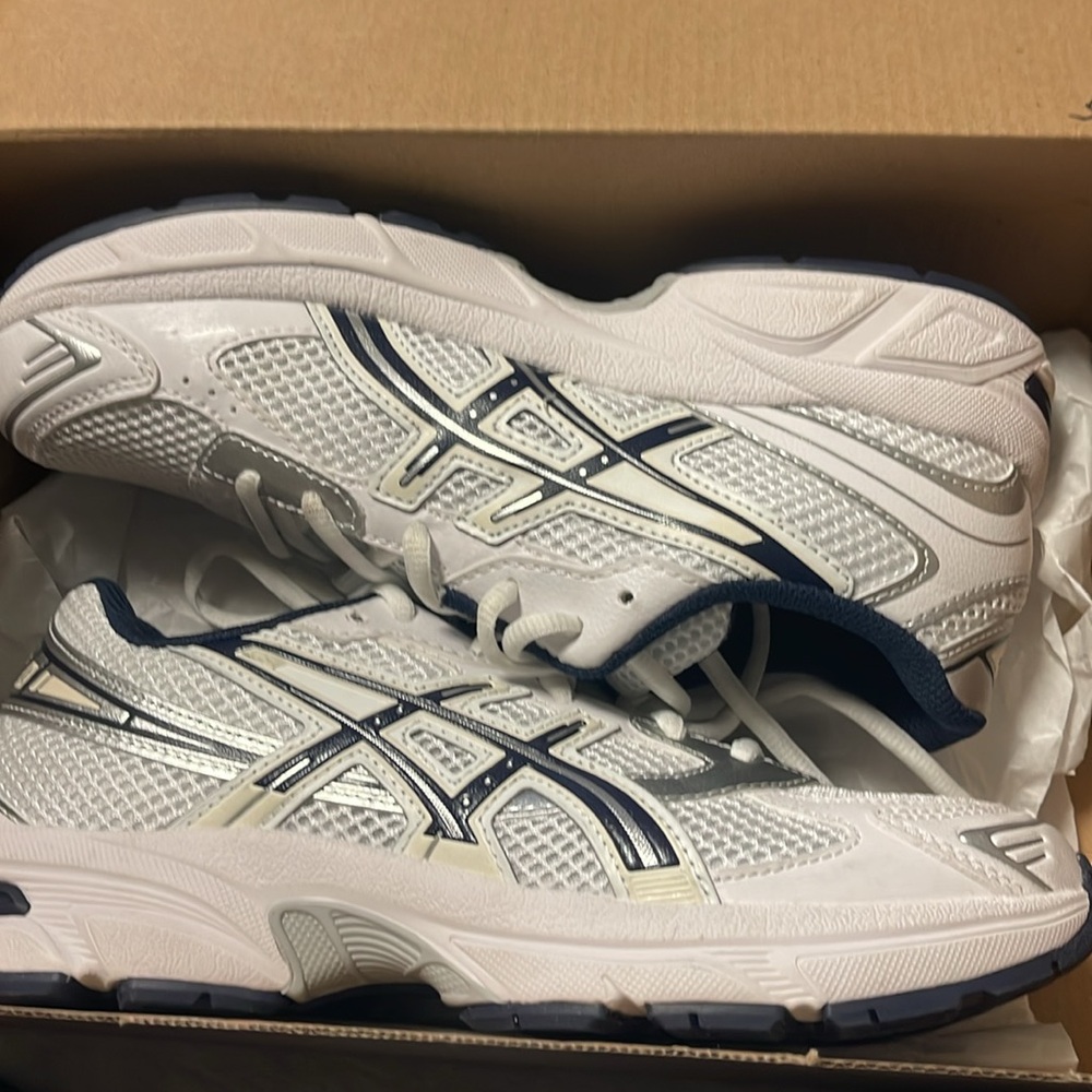 White/Midnight Gel-1130 - Picture 3 of 3